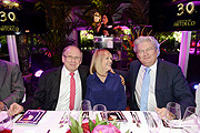 Helmut Baurecht (Inhaber und Gründer von ARTDECO) , Patricia Riekel, Sigmund Gottlieb 30 Jahre ARTDECO Feier mit einer 5 Gänge Gourmetreise beim Feinkost Käfer in München am 26.06.2015  (©Foto: Artdeco)